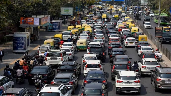 Traffic may stay slow on Mathura Road near Apollo Hospital on May 13 as an online examination takes place at TCS Mathura Road. Delhi Police advises commuters to use alternate routes.