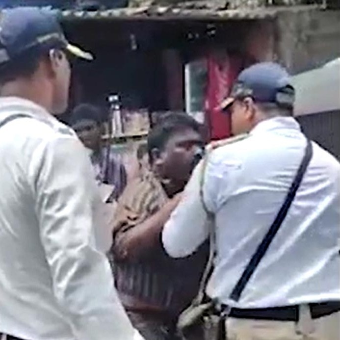 Video: Tempo driver slapped, assaulted by traffic cop in Mumbai over challan