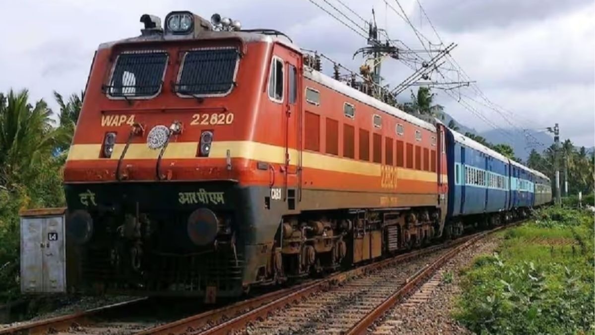Man dies by suicide inside women's coach of Danapur–Pune train