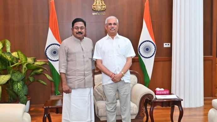TTV. Dhinakaran with Governor Rajendra Vishwanath Arlekar TTV. Dhinakaran with Governor Rajendra Arlekar