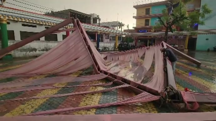 A powerful storm and heavy rain swept through Bhadohi and Budaun on Wednesday evening. UP