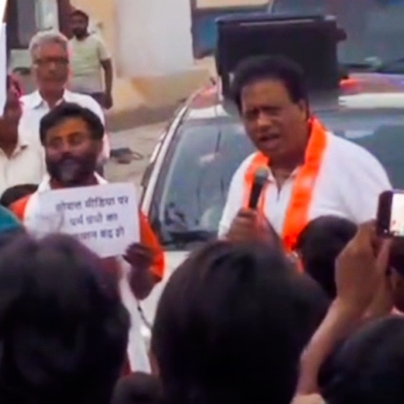 UP civic chief offers Rs 1 crore for TMC MP’s beheading, later calls video fake