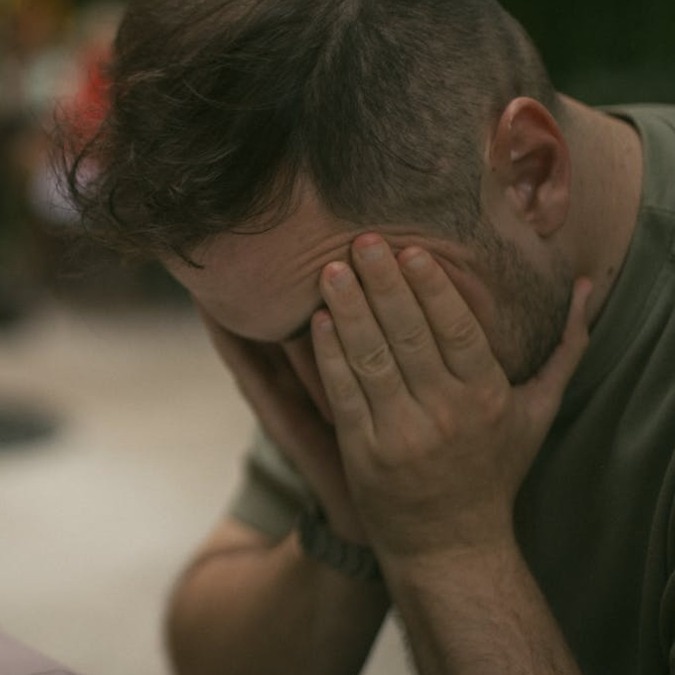 US man shares heartbreaking post after entire family gets laid off, Reddit offers advice