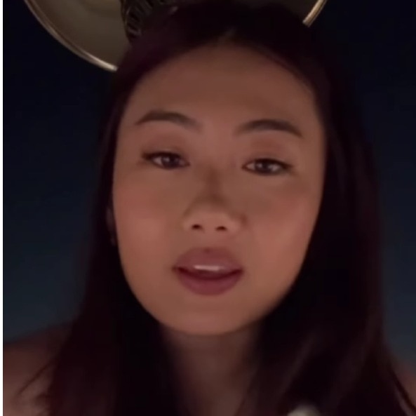 US woman cuts cake at LA rooftop restaurant, then ends up paying Rs 10,656 for it