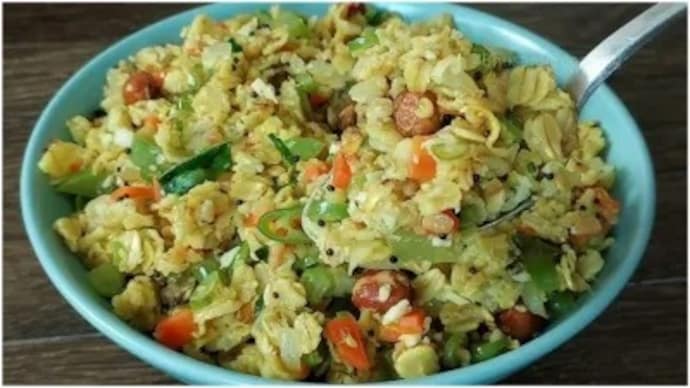 Upma is a popular South Indian breakfast dish made mainly from semolina. While there is no exact English translation, it is commonly described as a savoury semolina porridge or cooked semolina dish. Veg Oats Upma