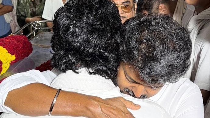 Vijay consoled actor Jeeva, who had lost his father, producer RB Choudhary. Victory