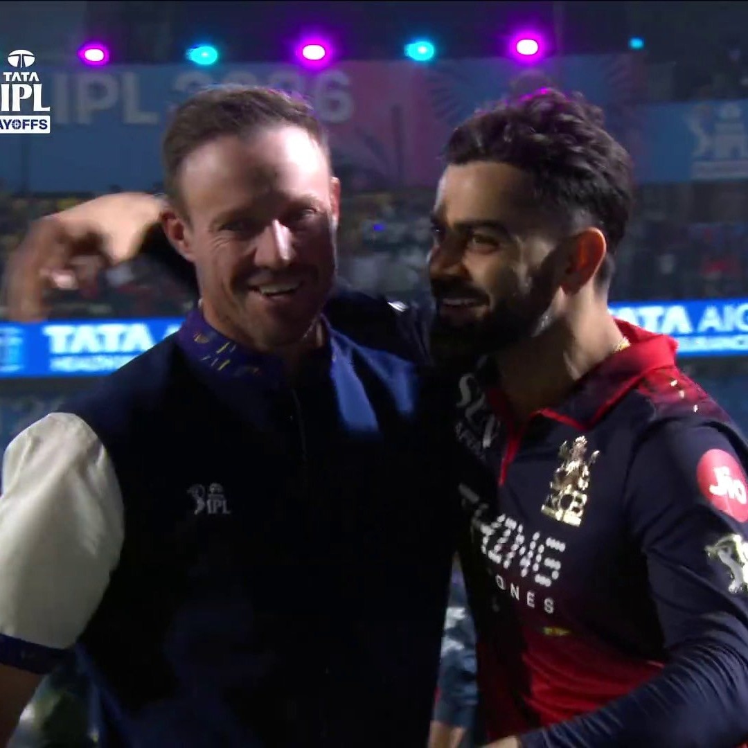 Virat Kohli, de Villiers share nostalgic hug after RCB charge into finals of IPL