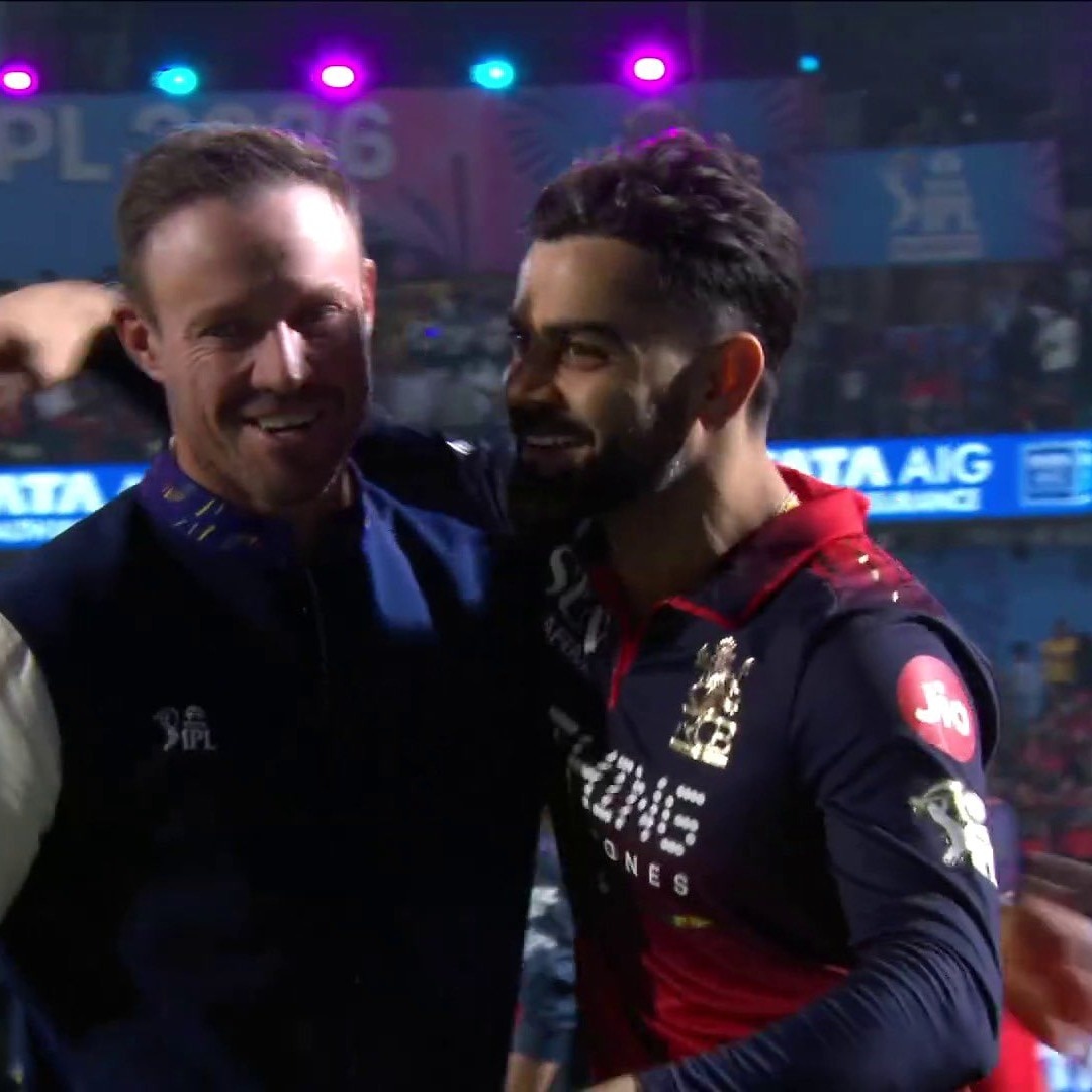 Virat Kohli, de Villiers share nostalgic hug after RCB charge into finals of IPL