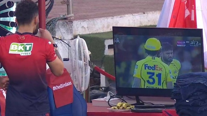 Virat Kohli watches Urvil Patel bat on TV in Raipur. (Screebgrab/Jiostar) Virat Kohli