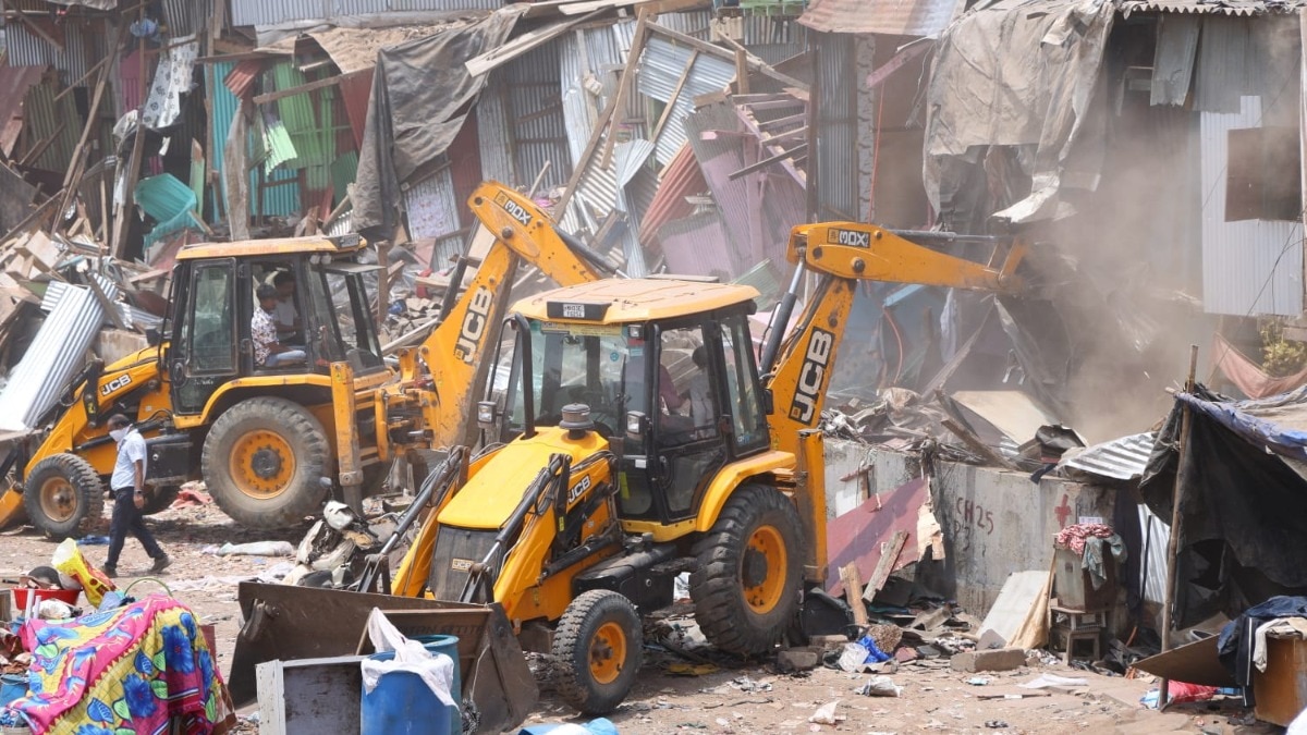 western railway eviction drive bandra east mumbai bkc transit hub transport news bullet train mumbai local train why slums demolished