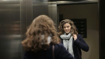 Why do lifts have mirrors? The real reason goes beyond appearance Why do lifts have mirrors? The real reason goes beyond appearance