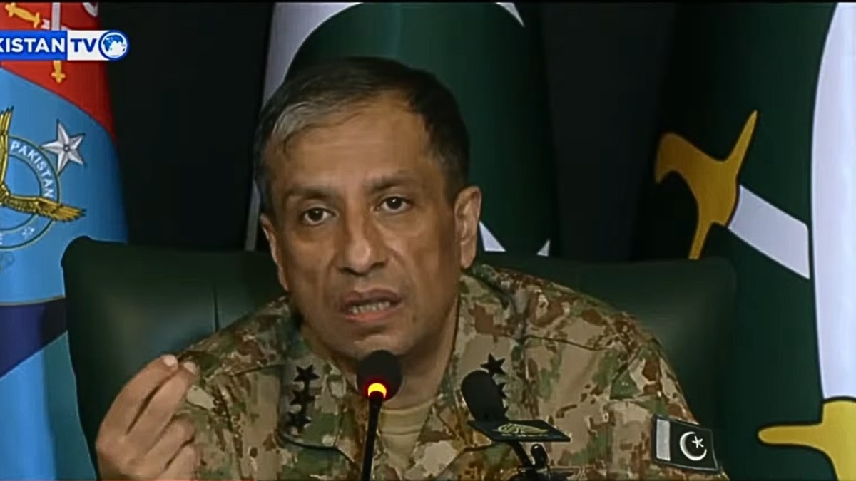 Why Indian Army officers speak English, says Pak Army spox, trolled by Pakistanis