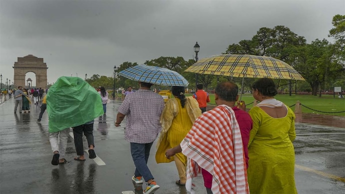 A fresh Western Disturbance is set to sweep into northwest India even as the southwest monsoon remains stalled short of central India, leaving the country under two contrasting weather patterns. (Photo: PTI)