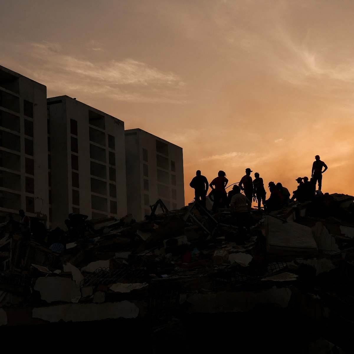 Venezuela quake toll rises to 235 as rescuers race to find survivors under rubble