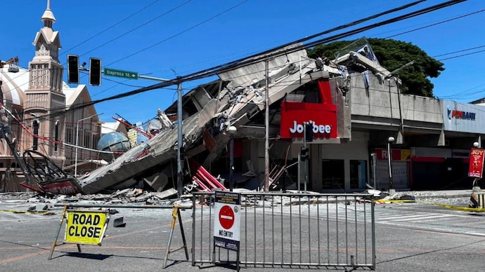 A powerful earthquake measuring 7.8 on the Richter scale struck Mindanao in the southern Philippines. A powerful earthquake measuring 7.8 on the Richter scale struck Mindanao in the southern Philippines.