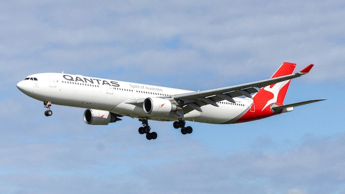 A Qantas Airbus A330 lands at Sydney airport. Qantas plans to use Airbus A350-1000 aircraft for its proposed 22-hour flights. (Image for representation: Unsplash)