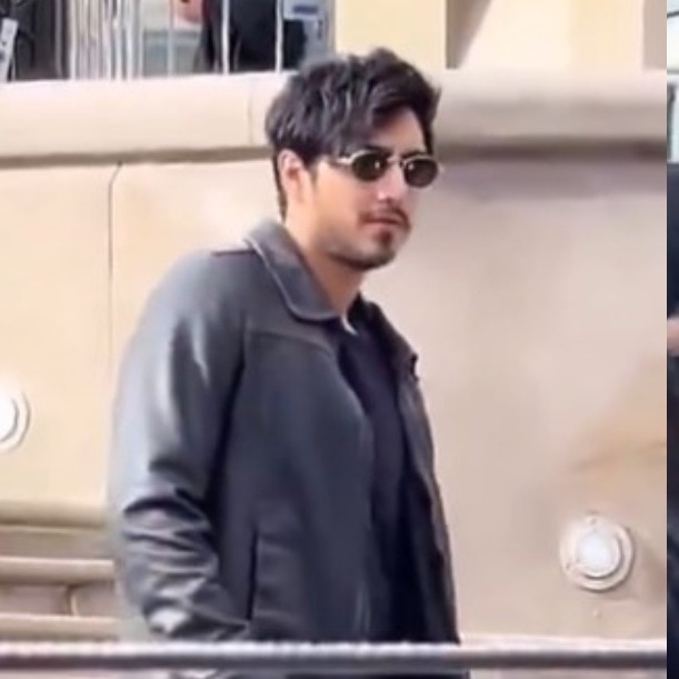Ahaan Panday recreates SRK's Challa moment on Ali Abbas Zafar's set. Viral video