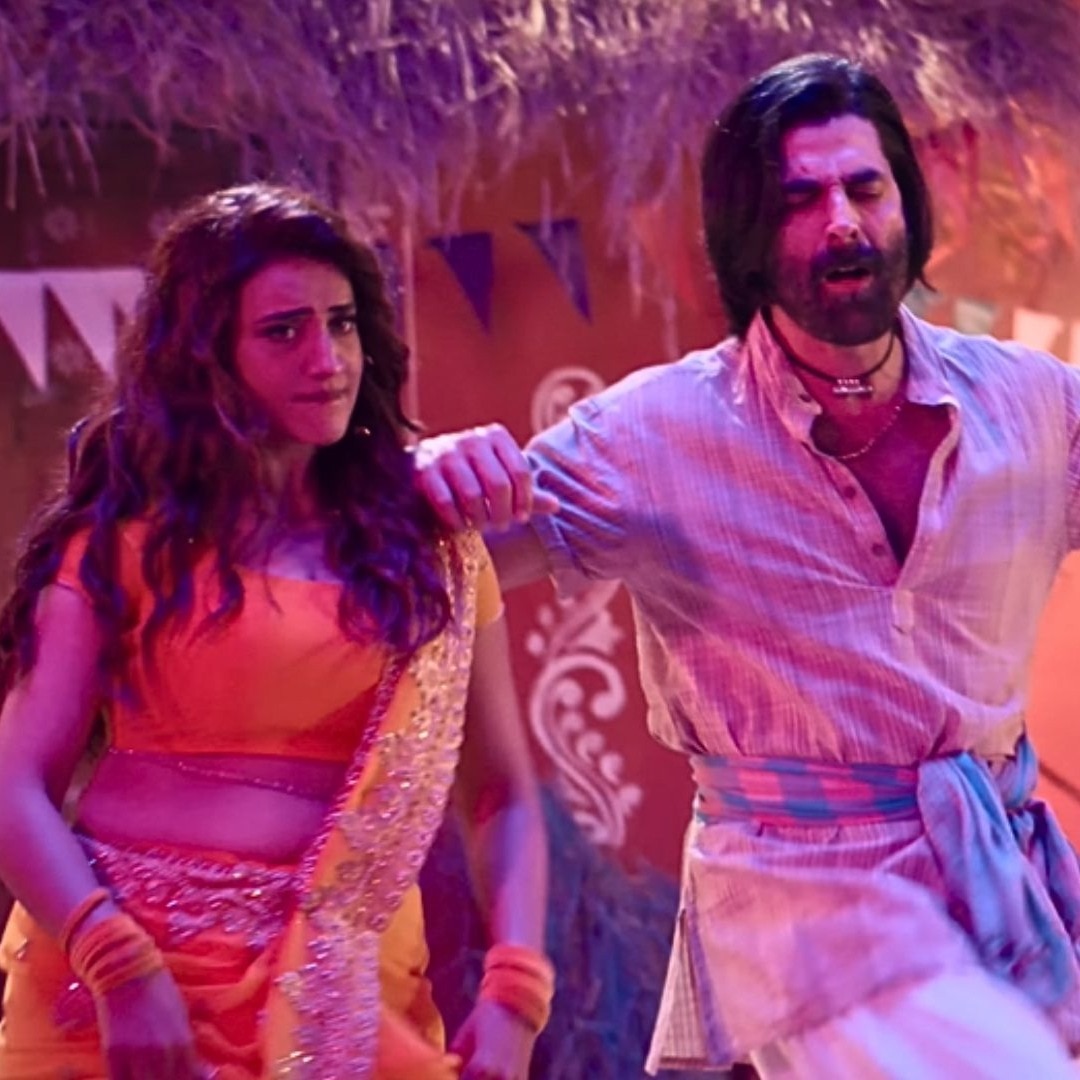 Bhojpuri star Akshara Singh recalls Akshay Kumar shooting through 104-degree fever