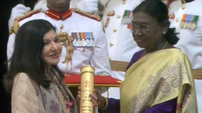 Alka Yagnik honoured with Padma Bhushan