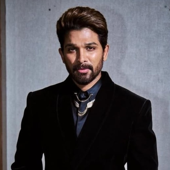 Allu Arjun calls Ram Charan's Peddi act mind-blowing, sends love to Janhvi amid row