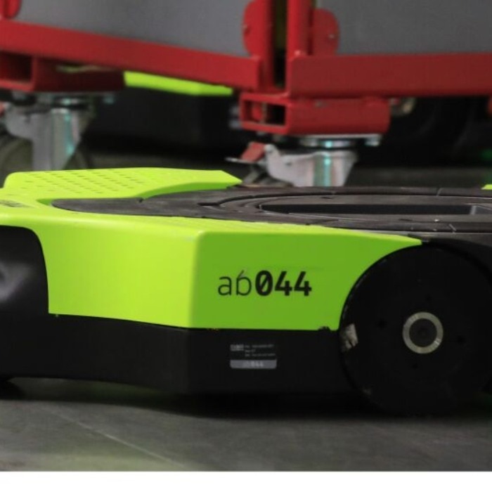 Amazon  Proteus warehouse robot can take instructions from workers in English 