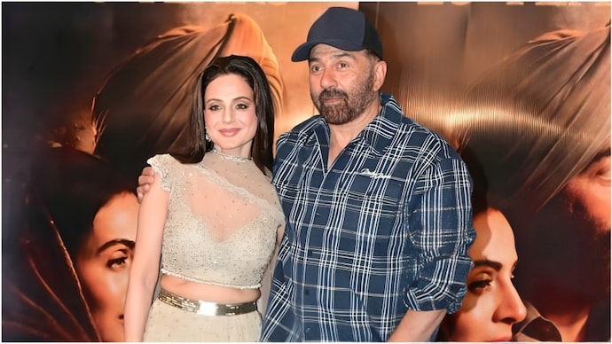 Ameesha Patel and Sunny Deol at Gadar's 25 years of celebration Ameesha Patel and Sunny Deol at Gadar's 25 years of celebration