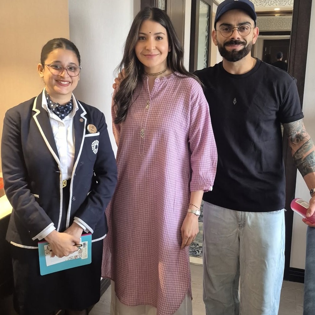 Anushka Sharma, Virat Kohli pose with a fan during Ahmedabad visit