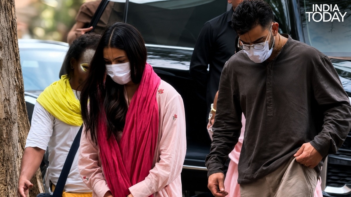 Anushka Sharma (left), Virat Kohli (right) come to Vrindavan after RCB's IPL win