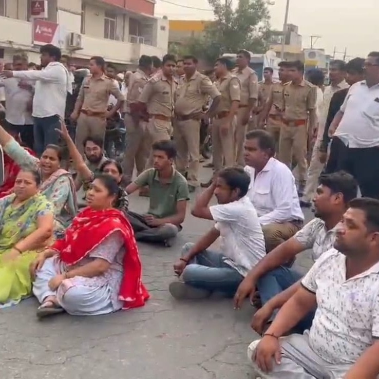 Father-son duo gunned down in UP Market, key accused shot dead by mob