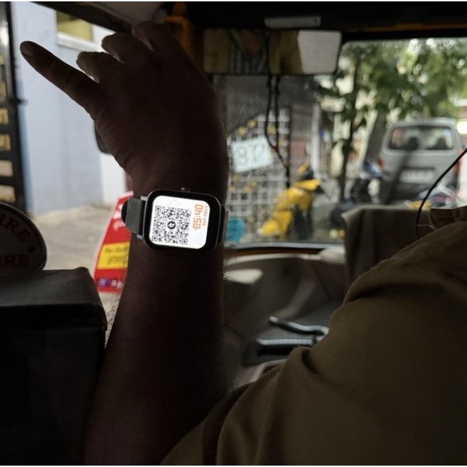 Bengaluru auto driver was asked for a QR code. He simply raised his wrist