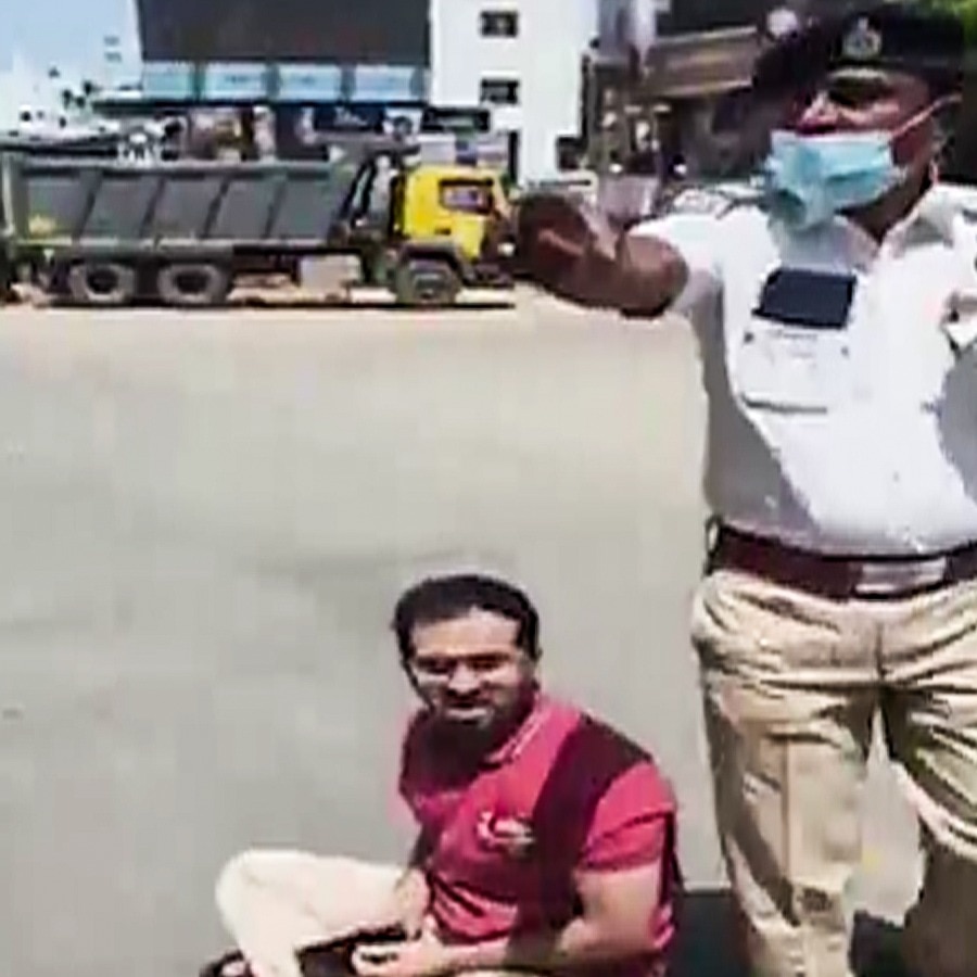 My wife is pregnant: Bengaluru man stages road protest over Governor's convoy