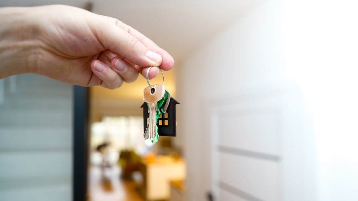 Chinese man buys apartment on 34th floor, spoiler: