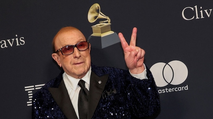 Clive Davis dies at 94