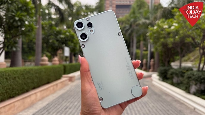 CMF Phone 2 Pro mint green in bright daylight