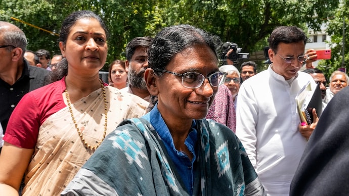 Congress leaders Meenakshi Natarajan, centre, Alka Lamba, left, Randeep Singh Surjewala, right, and others leave after a meeting with the Election Commission. (Photo: PTI) Congress leaders Meenakshi Natarajan, centre, Alka Lamba, left, Randeep Singh Surjewala, right, and others leave after a meeting with the Election Commission. (Photo: PTI)
