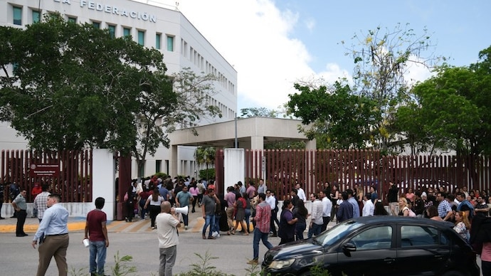 Employees return to the Federal Judiciary building following an evacuation after a 6.1-magnitude earthquake struck off the coast of Cuba (Photo- Reuters)