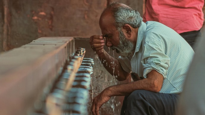 An elderly man washes his face at public water taps on a hot day in New Delhi. (Photo: Pexels) Delhi's heat crisis: 76% of city faced annual heat stress, unequal impacts