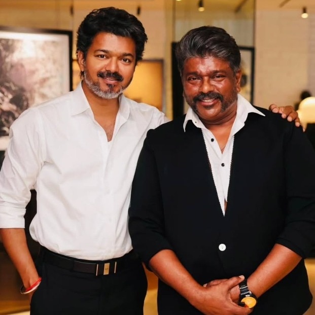 Months after Trisha row, director Parthiban meets CM Vijay, gifts him painting