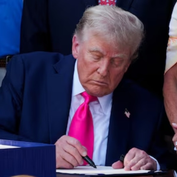 US judge freezes Trump's new rule limiting student loan access