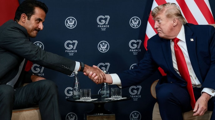 US President Donald Trump shakes hands with the Emir of Qatar