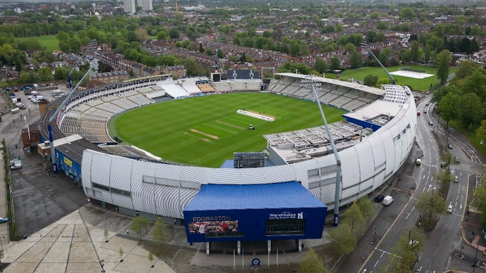 Capacity: 21,000