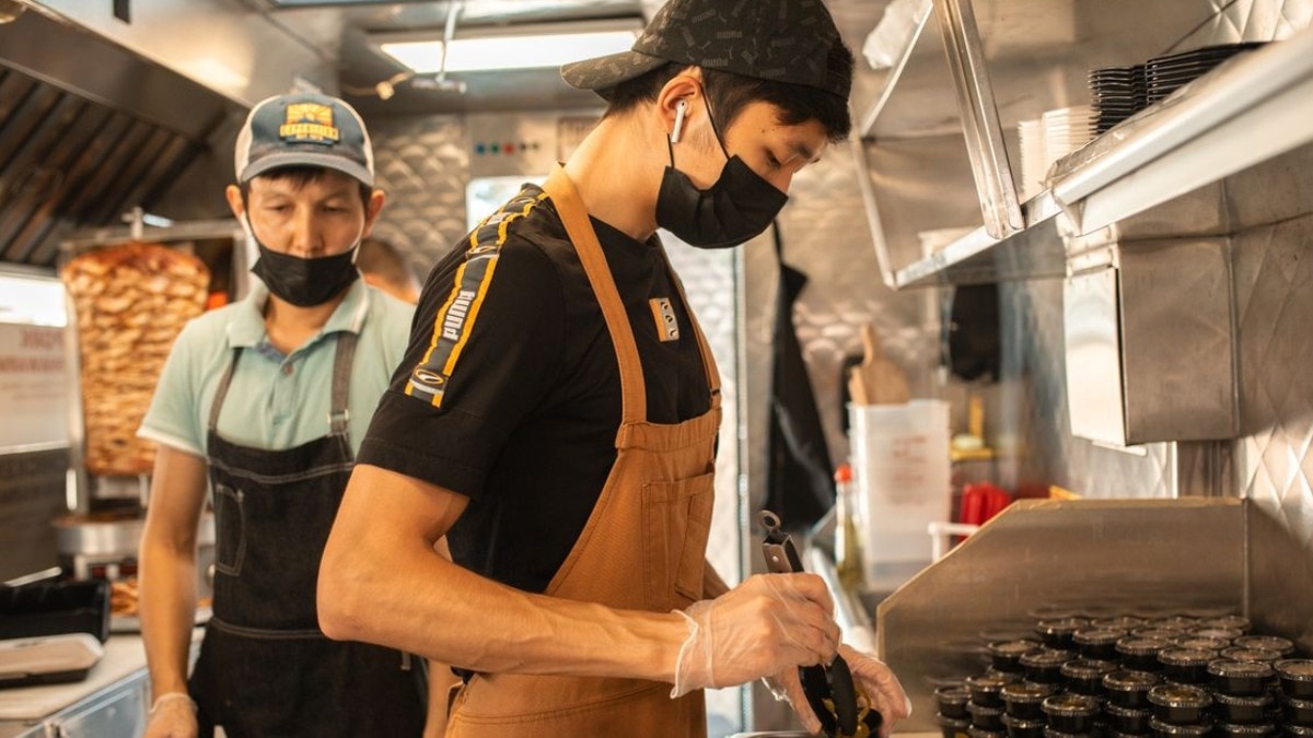 Fast-food worker fired just 3 hours into first shift, reason leaves Reddit speechless