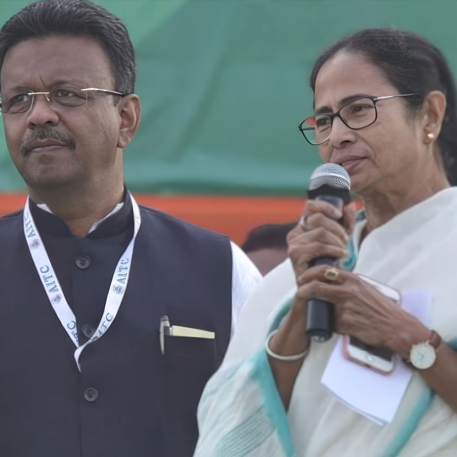 Another blow to Mamata Banerjee as her aide Firhad Hakim resigns as Kolkata Mayor
