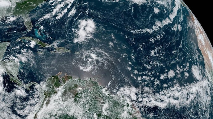 Sea temperatures could rise to the highest rate during the strongest El Nino event in history, new forecast (Photo: Accuweather/GIF: NBergWX)