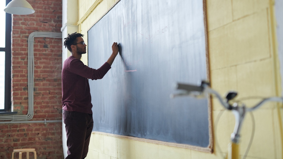 JEE coaching teachers are placement leftovers: IIT grad's remark divides netizens