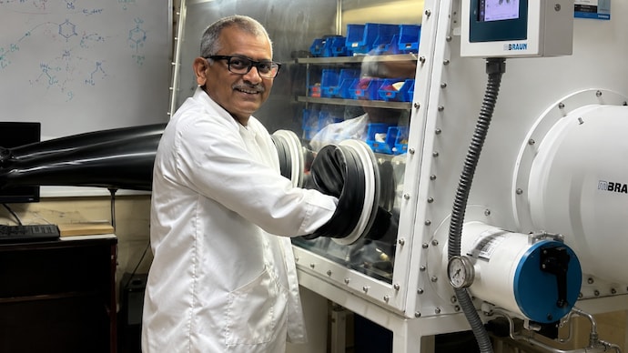 IIT Madras, IISc scientists solve 70-year chemistry puzzle with carbon-free molecule.