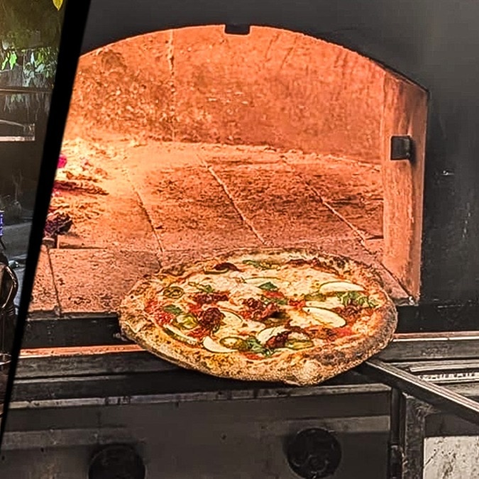 Neapolitan pizza on carts? Inside Noida's midnight gourmet street food scene