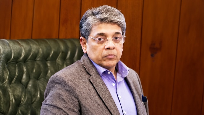 IPS officer Mahesh Dixit