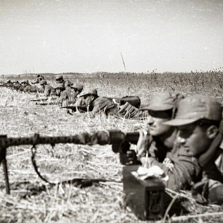 Israeli troops during the 1948 Arab–Israeli War operate an MG 34 machine gun, a Nazi-era German weapon acquired from Czechoslovakia. (Image: Wikimedia Commons)
