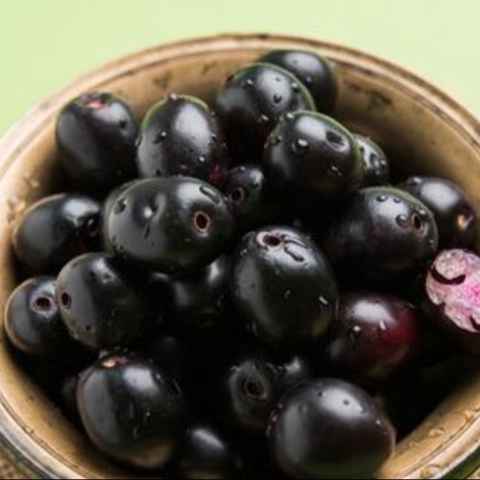 How to pick the sweetest jamun in the market